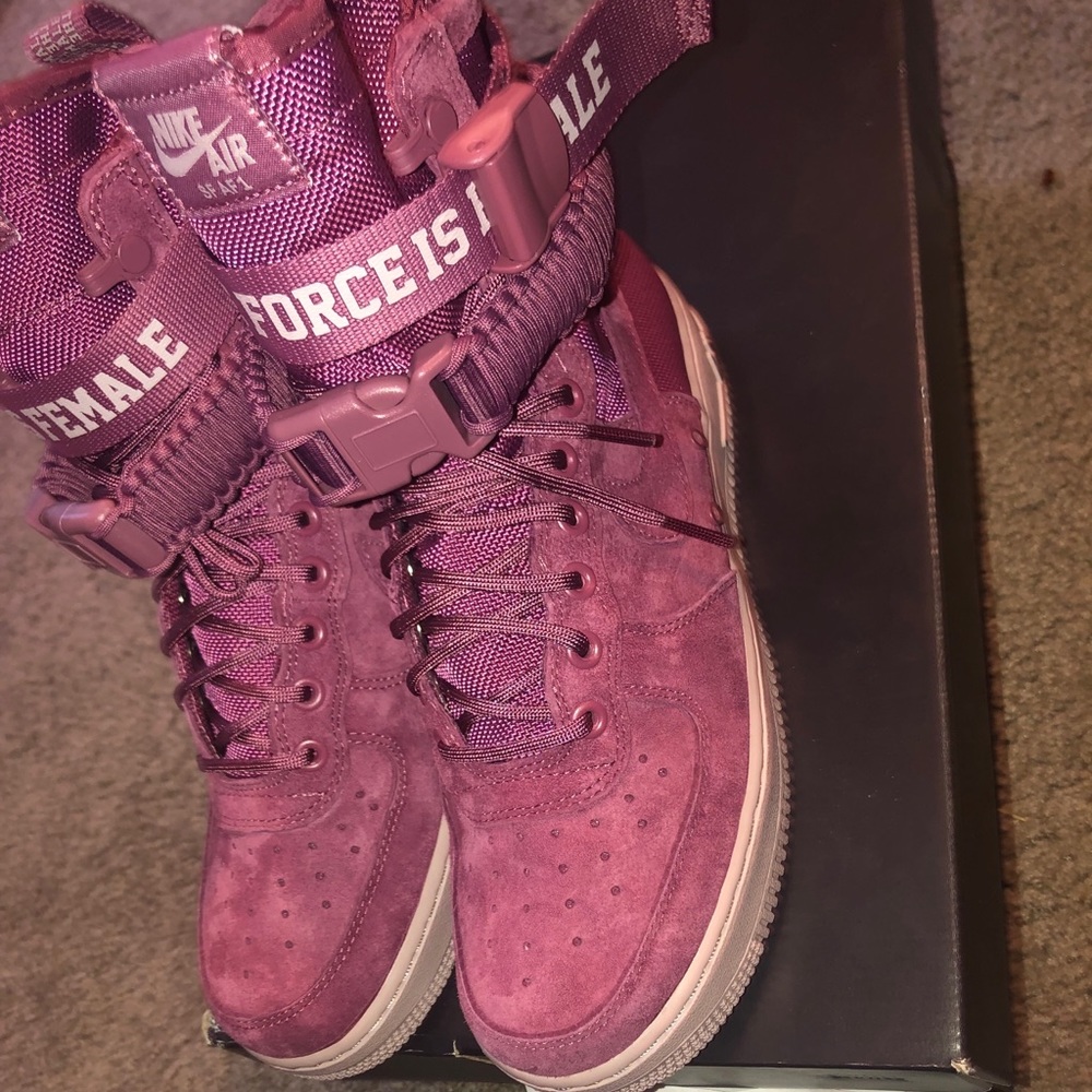 Nike Women’s SF Air Force 1 HI Force Is Female